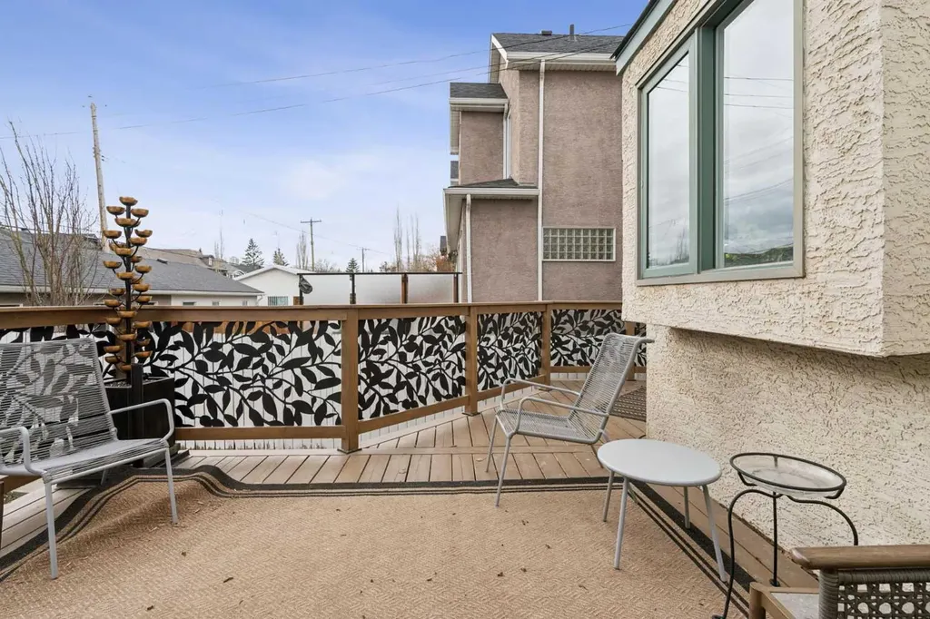 2211 Bowness Road NW Calgary AB T2N 3L4