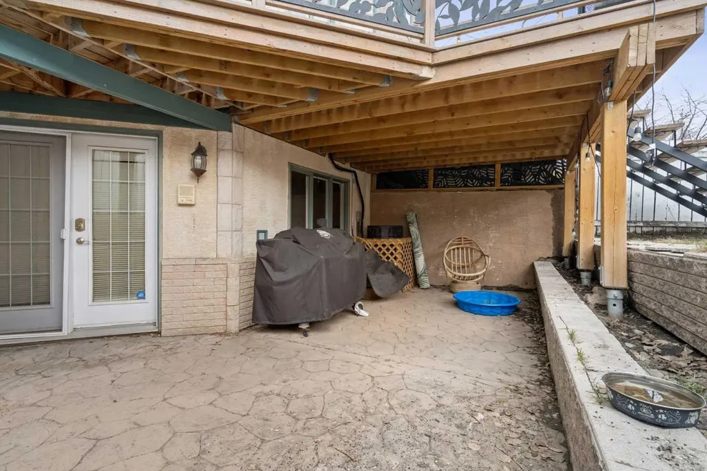 2211 Bowness Road NW Calgary AB T2N 3L4