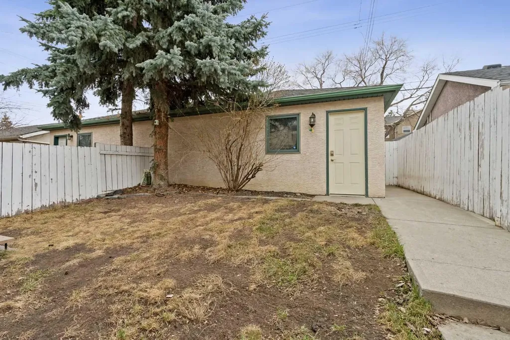 2211 Bowness Road NW Calgary AB T2N 3L4