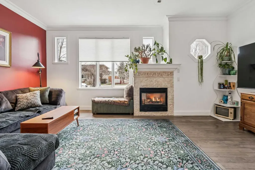 2211 Bowness Road NW Calgary AB T2N 3L4