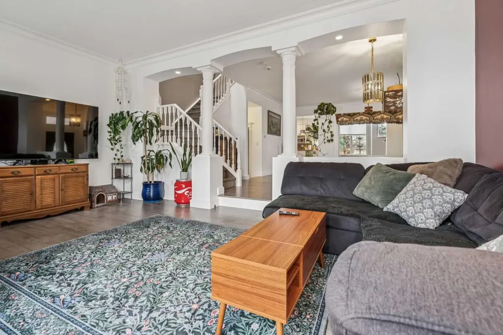 2211 Bowness Road NW Calgary AB T2N 3L4