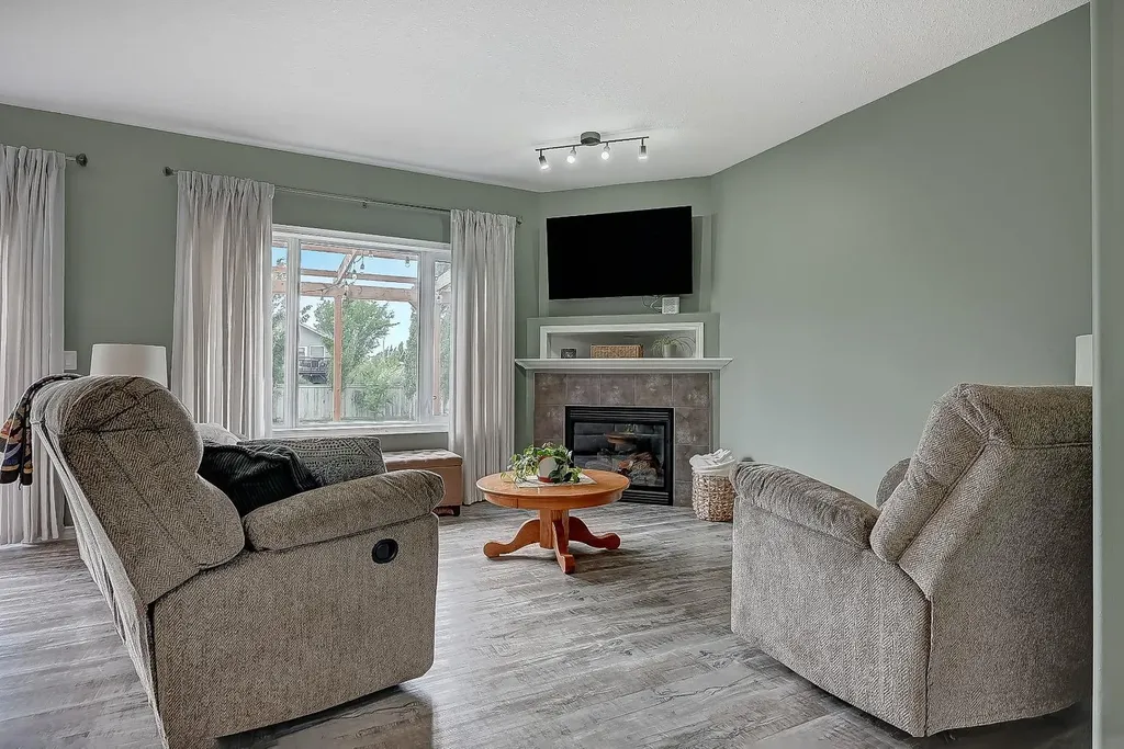 8522 102 Avenue Grande Prairie AB T8X0B5
