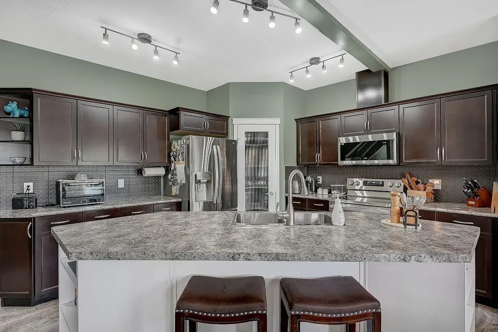 8522 102 Avenue Grande Prairie AB T8X0B5