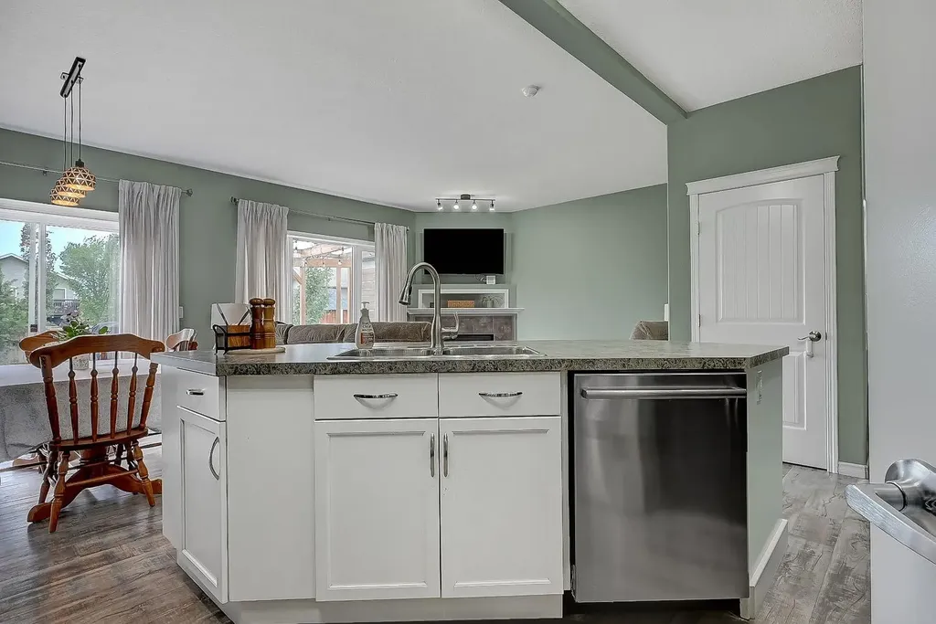 8522 102 Avenue Grande Prairie AB T8X0B5
