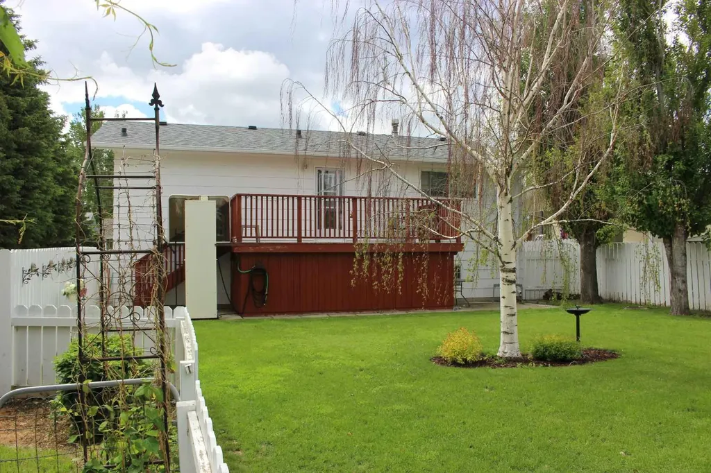 634 Maple Drive Picture Butte AB T0K 1V0