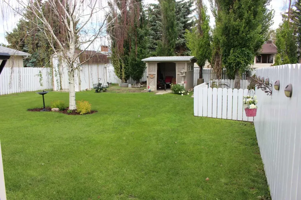 634 Maple Drive Picture Butte AB T0K 1V0