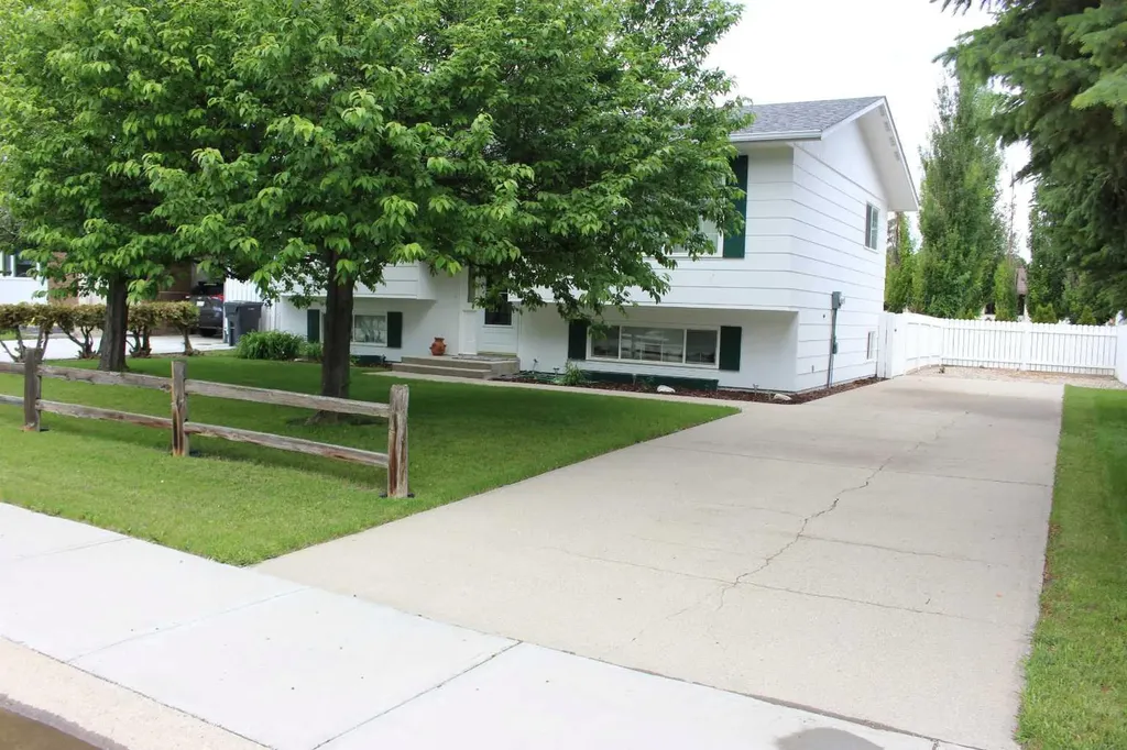 634 Maple Drive Picture Butte AB T0K 1V0