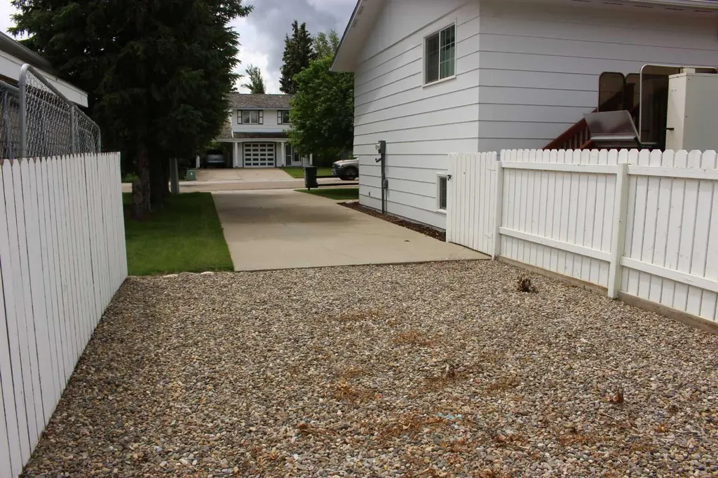 634 Maple Drive Picture Butte AB T0K 1V0