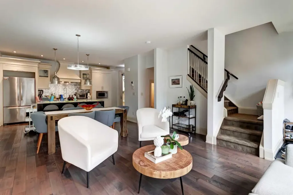 1934 36 Street SW Calgary AB T3E 2Y9