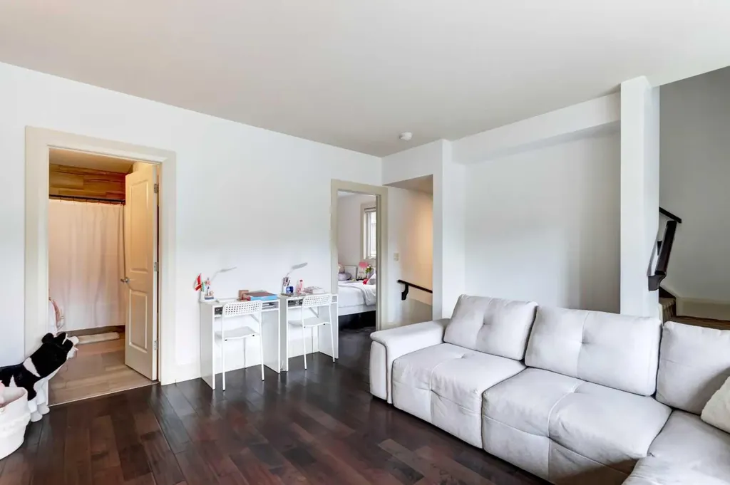 1934 36 Street SW Calgary AB T3E 2Y9