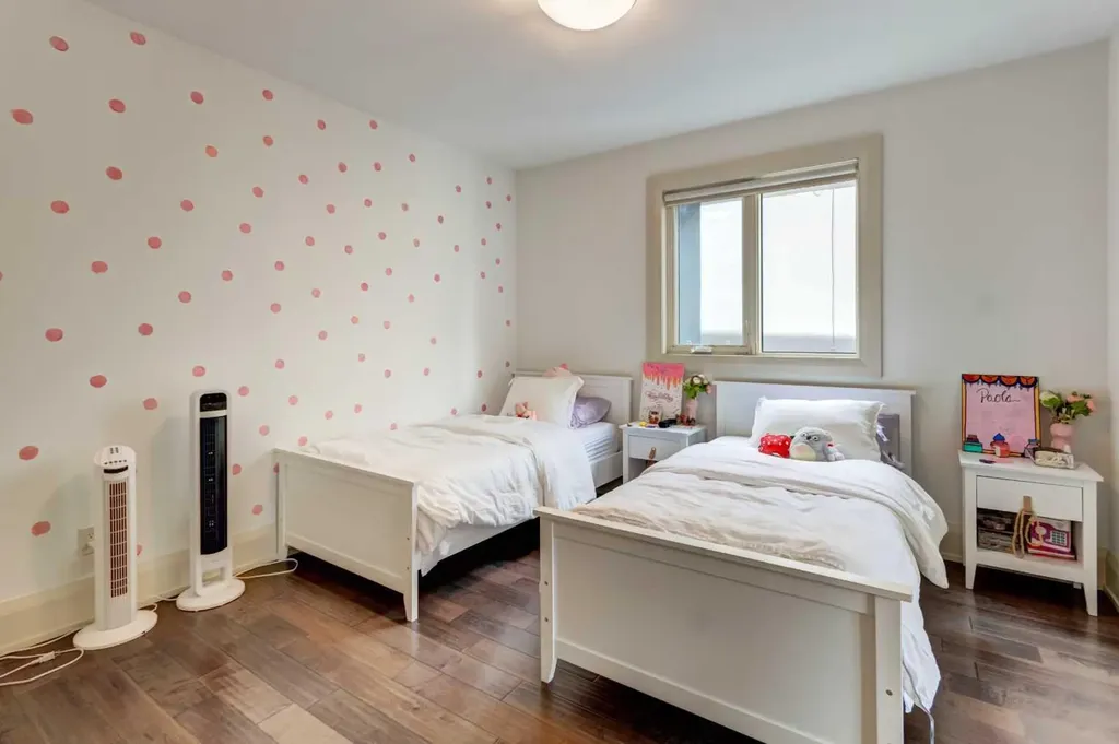 1934 36 Street SW Calgary AB T3E 2Y9