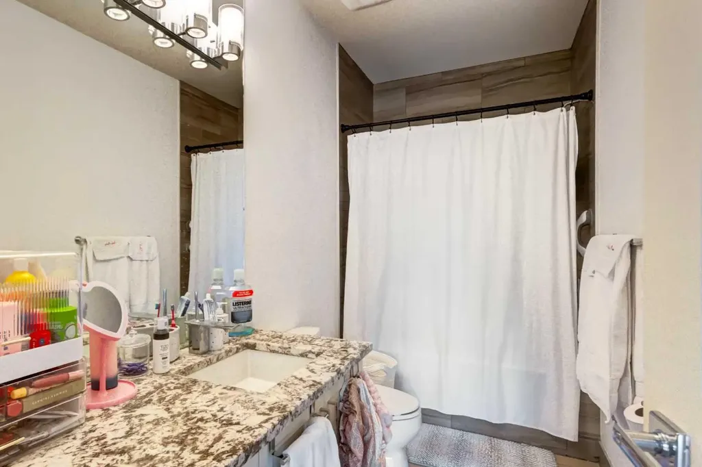 1934 36 Street SW Calgary AB T3E 2Y9