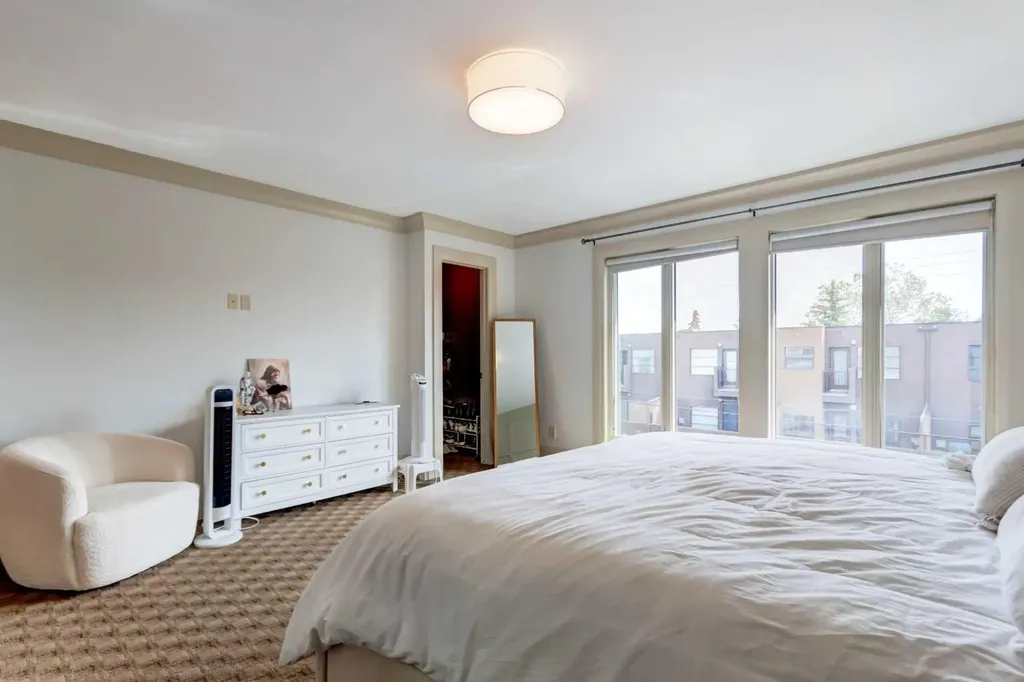1934 36 Street SW Calgary AB T3E 2Y9