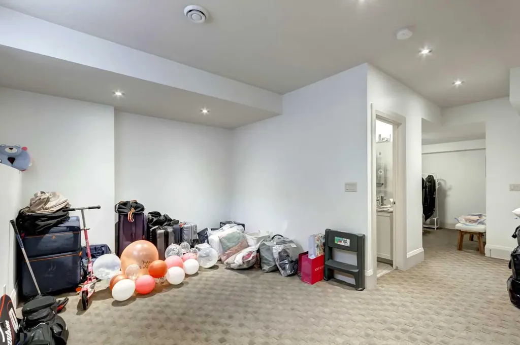 1934 36 Street SW Calgary AB T3E 2Y9