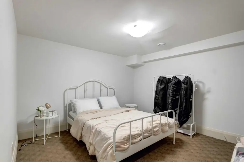 1934 36 Street SW Calgary AB T3E 2Y9