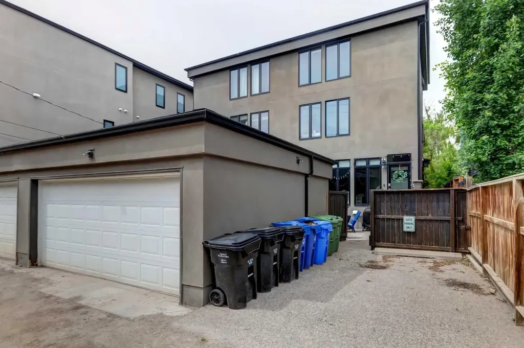 1934 36 Street SW Calgary AB T3E 2Y9