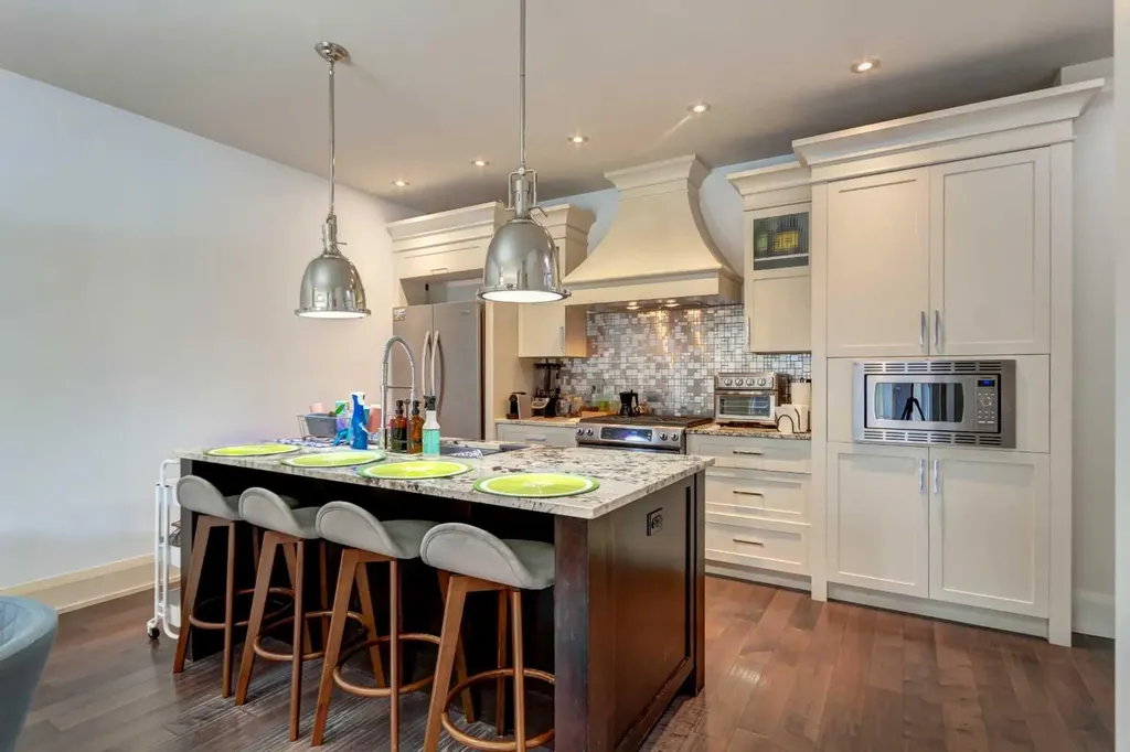 1934 36 Street SW Calgary AB T3E 2Y9