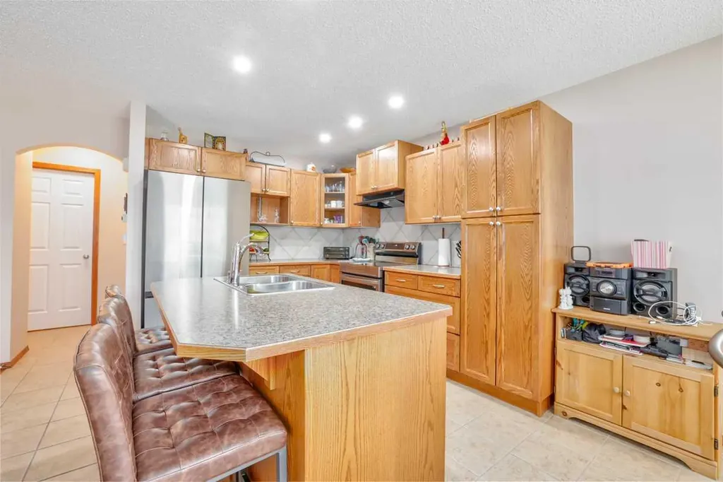 42 Royal Birch Landing NW Calgary AB T3G 5R3