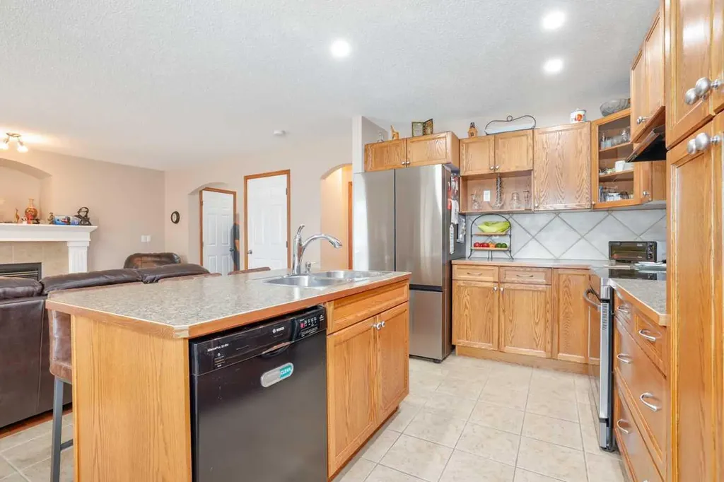 42 Royal Birch Landing NW Calgary AB T3G 5R3