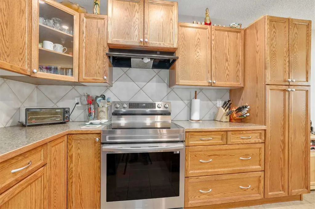 42 Royal Birch Landing NW Calgary AB T3G 5R3