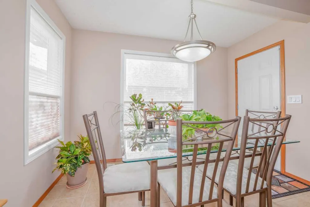 42 Royal Birch Landing NW Calgary AB T3G 5R3