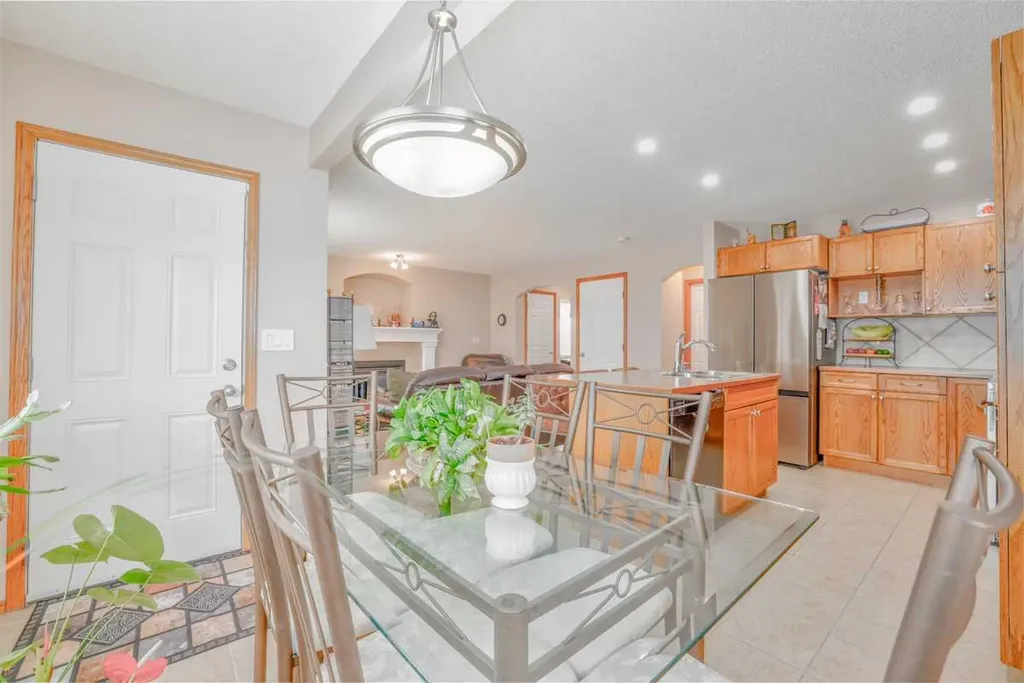 42 Royal Birch Landing NW Calgary AB T3G 5R3