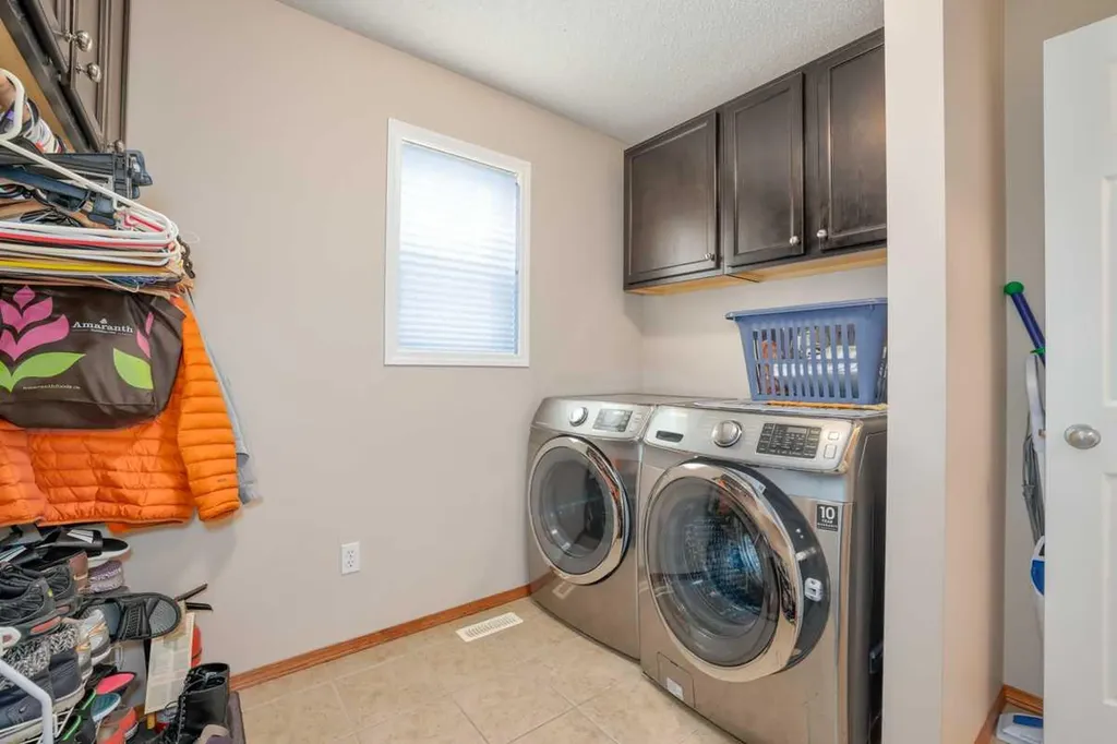 42 Royal Birch Landing NW Calgary AB T3G 5R3