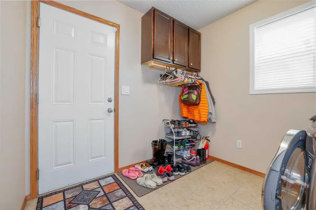 42 Royal Birch Landing NW Calgary AB T3G 5R3