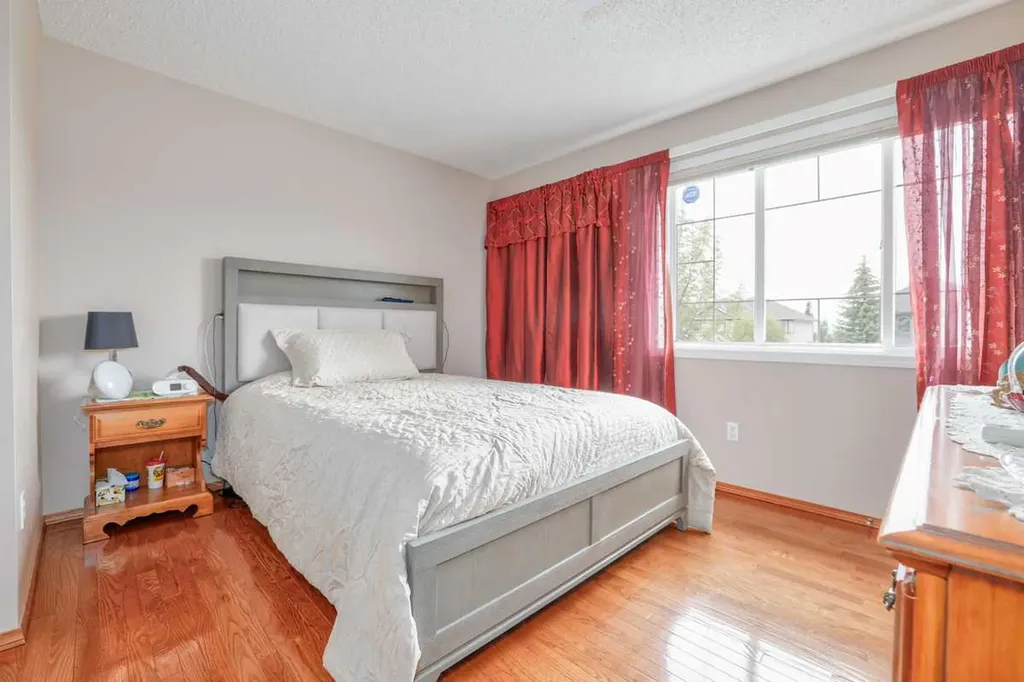 42 Royal Birch Landing NW Calgary AB T3G 5R3