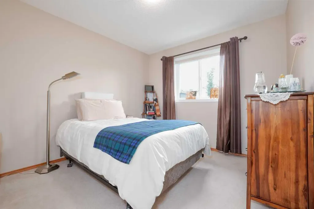 42 Royal Birch Landing NW Calgary AB T3G 5R3