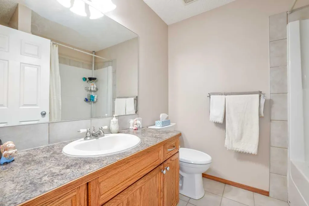 42 Royal Birch Landing NW Calgary AB T3G 5R3