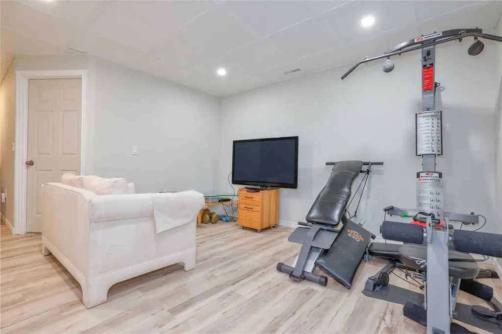 42 Royal Birch Landing NW Calgary AB T3G 5R3