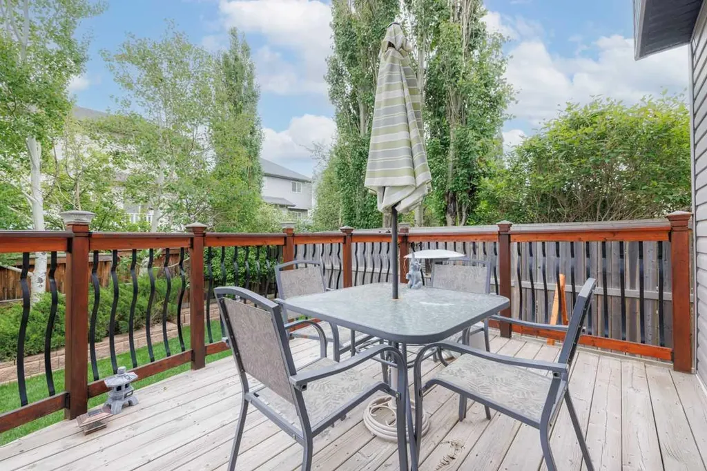 42 Royal Birch Landing NW Calgary AB T3G 5R3