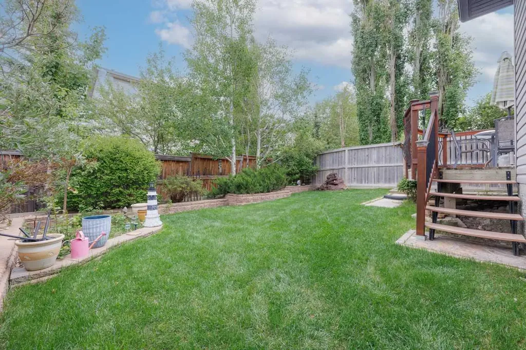 42 Royal Birch Landing NW Calgary AB T3G 5R3