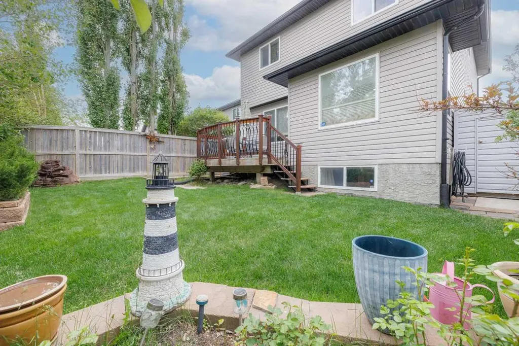 42 Royal Birch Landing NW Calgary AB T3G 5R3