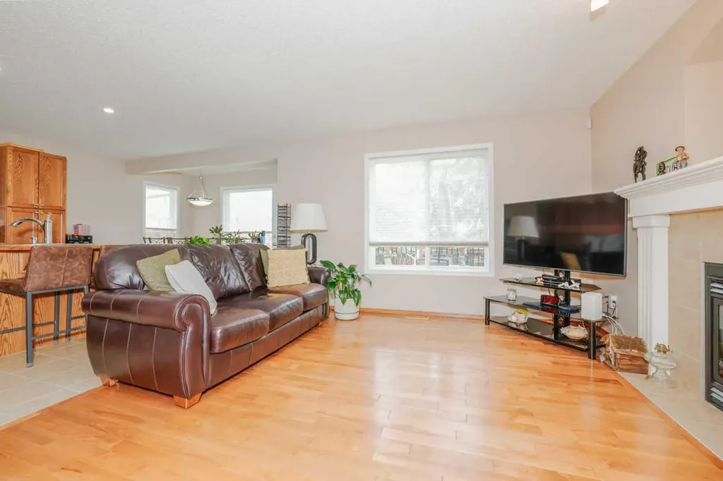 42 Royal Birch Landing NW Calgary AB T3G 5R3