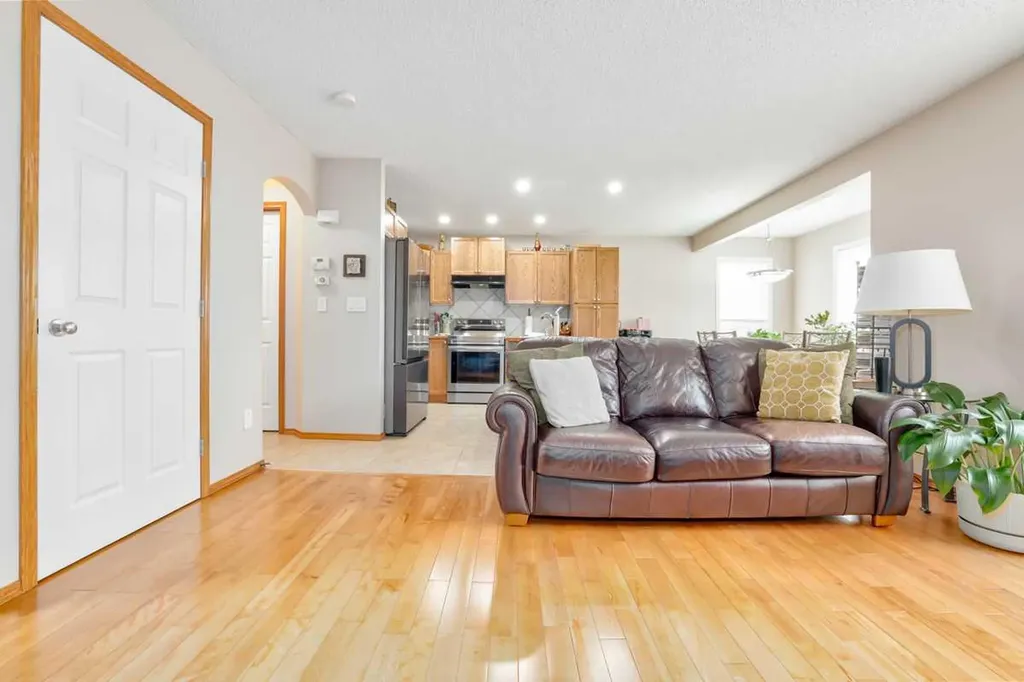 42 Royal Birch Landing NW Calgary AB T3G 5R3