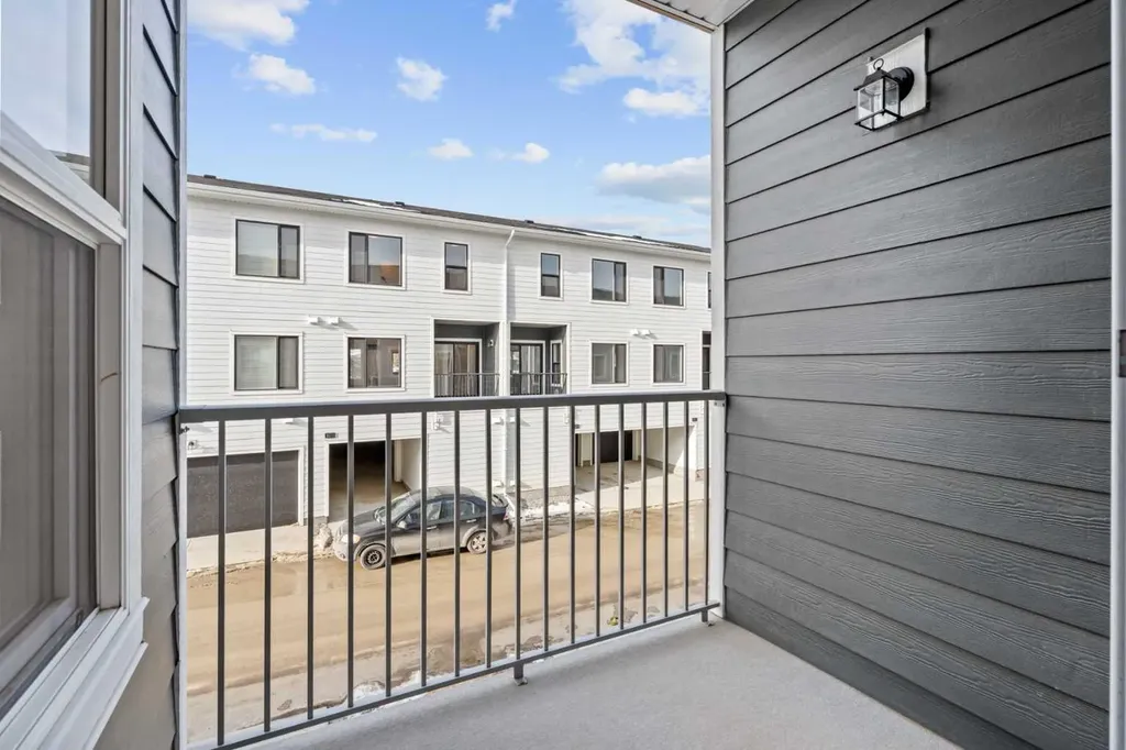 25 Wildwoods Court SW Airdrie AB T4B 5V7