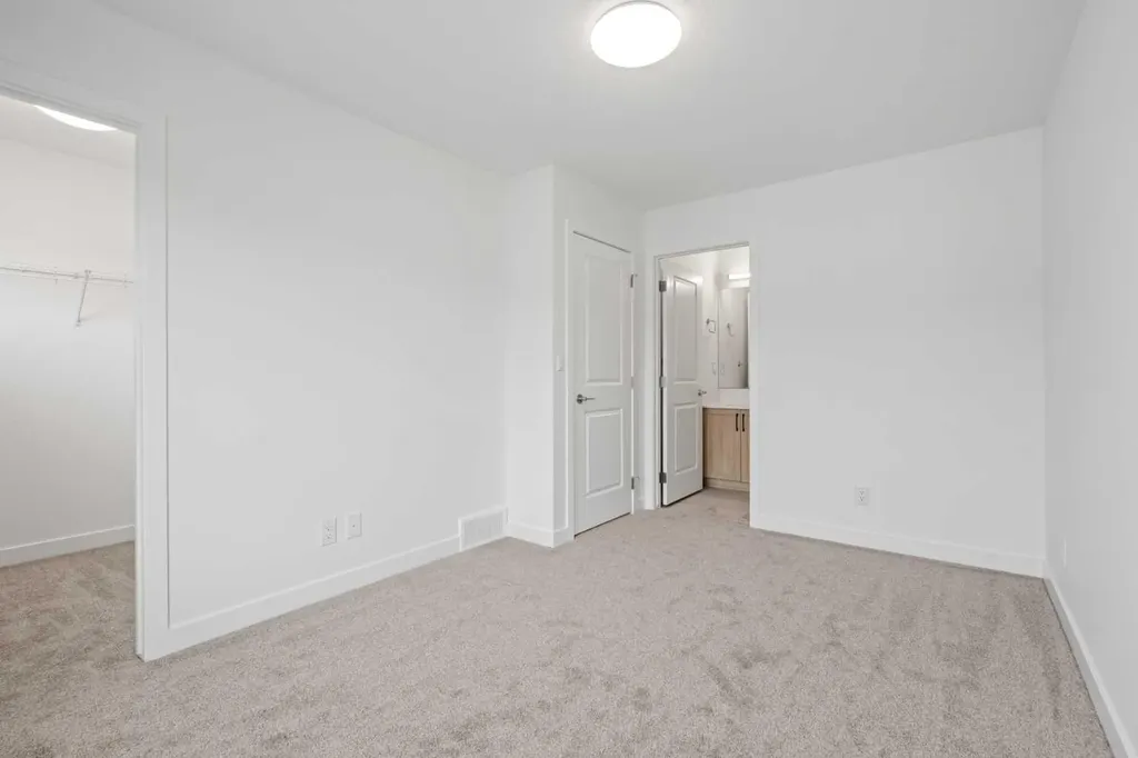 25 Wildwoods Court SW Airdrie AB T4B 5V7