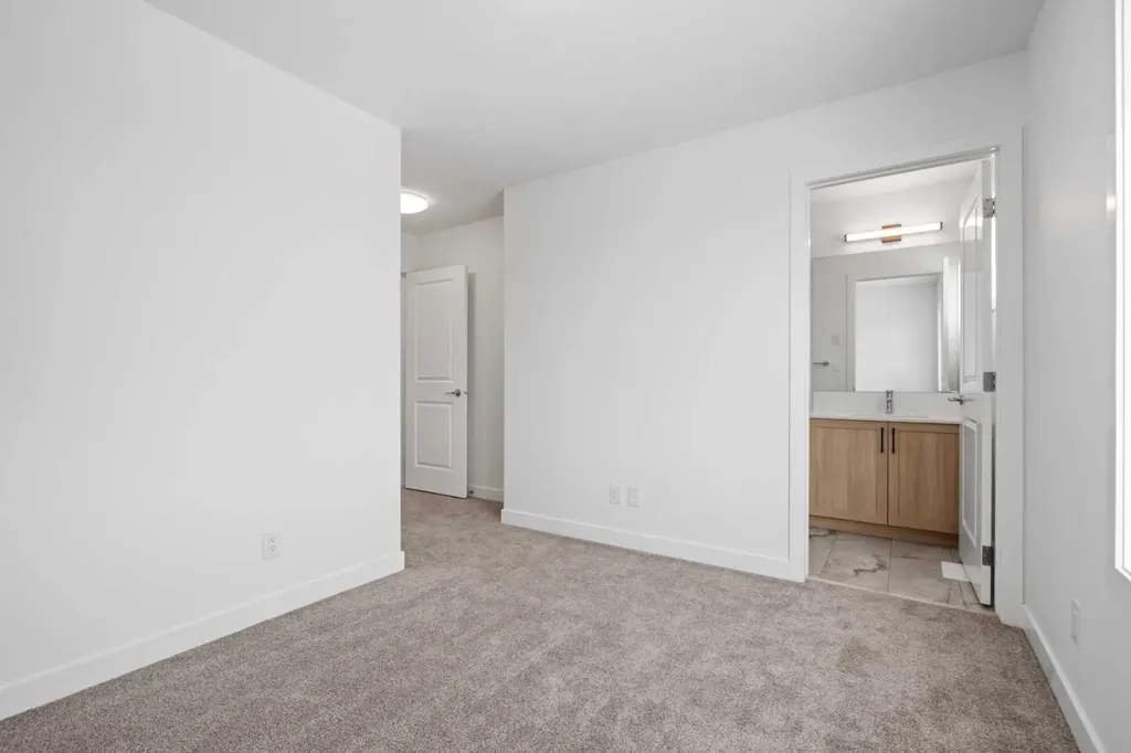 25 Wildwoods Court SW Airdrie AB T4B 5V7