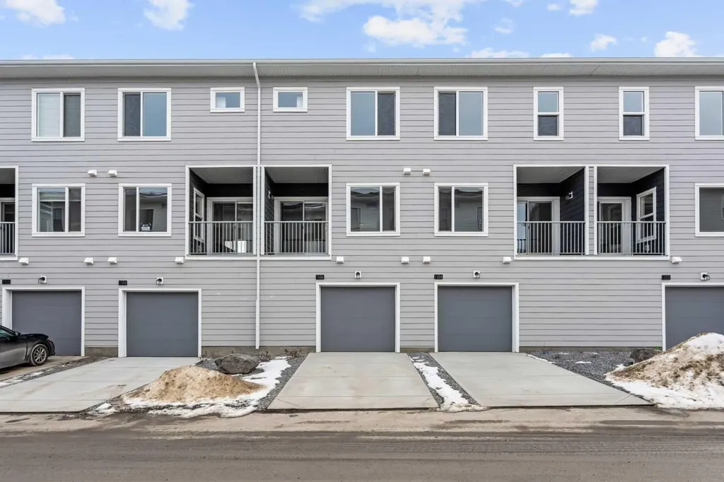 25 Wildwoods Court SW Airdrie AB T4B 5V7