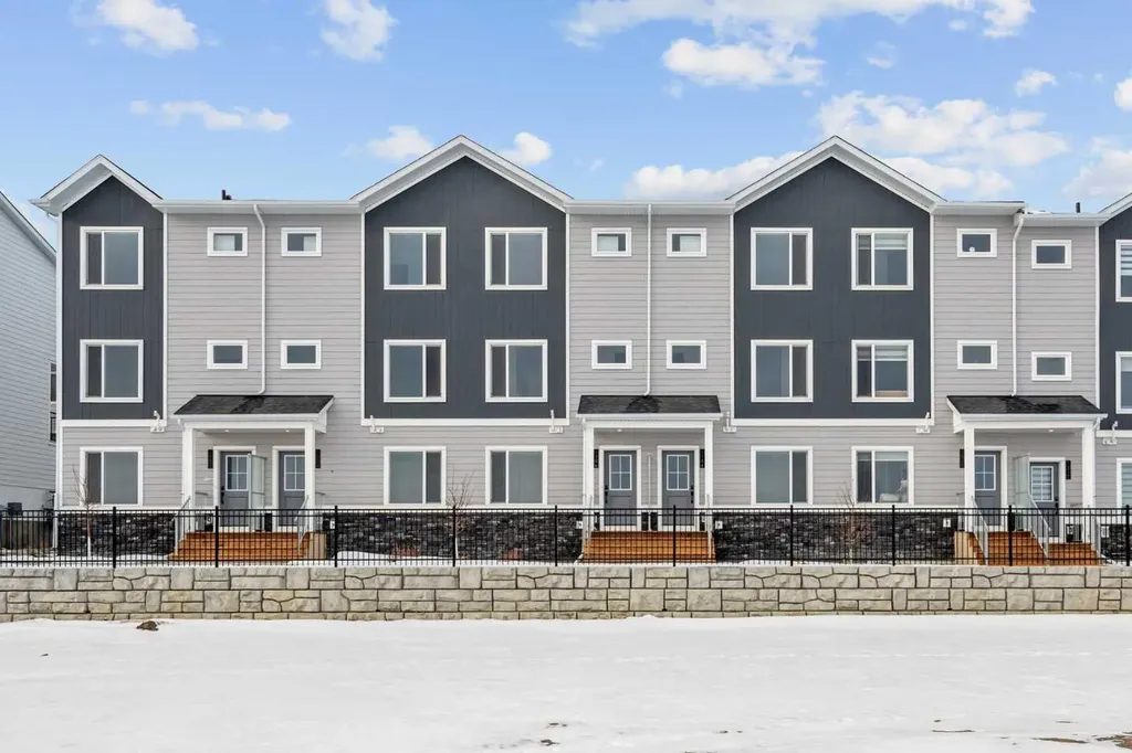 25 Wildwoods Court SW Airdrie AB T4B 5V7