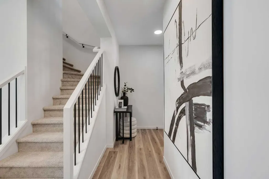 48 Lucas Passage NW Calgary AB T3P 2E3