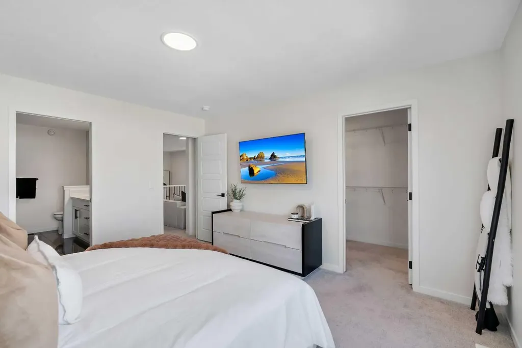 48 Lucas Passage NW Calgary AB T3P 2E3