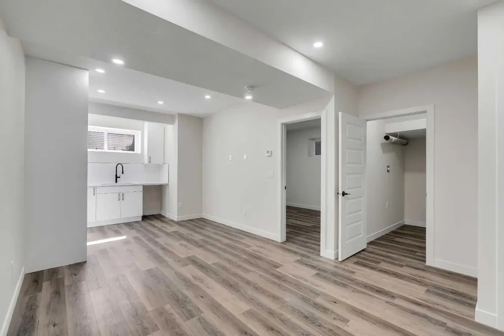 48 Lucas Passage NW Calgary AB T3P 2E3
