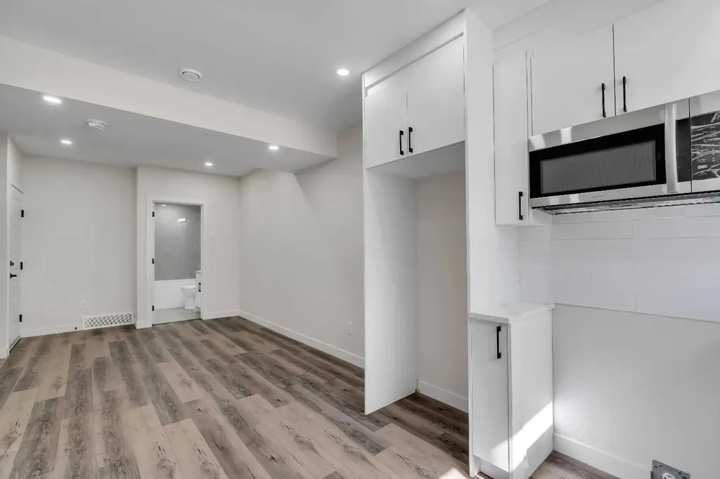 48 Lucas Passage NW Calgary AB T3P 2E3