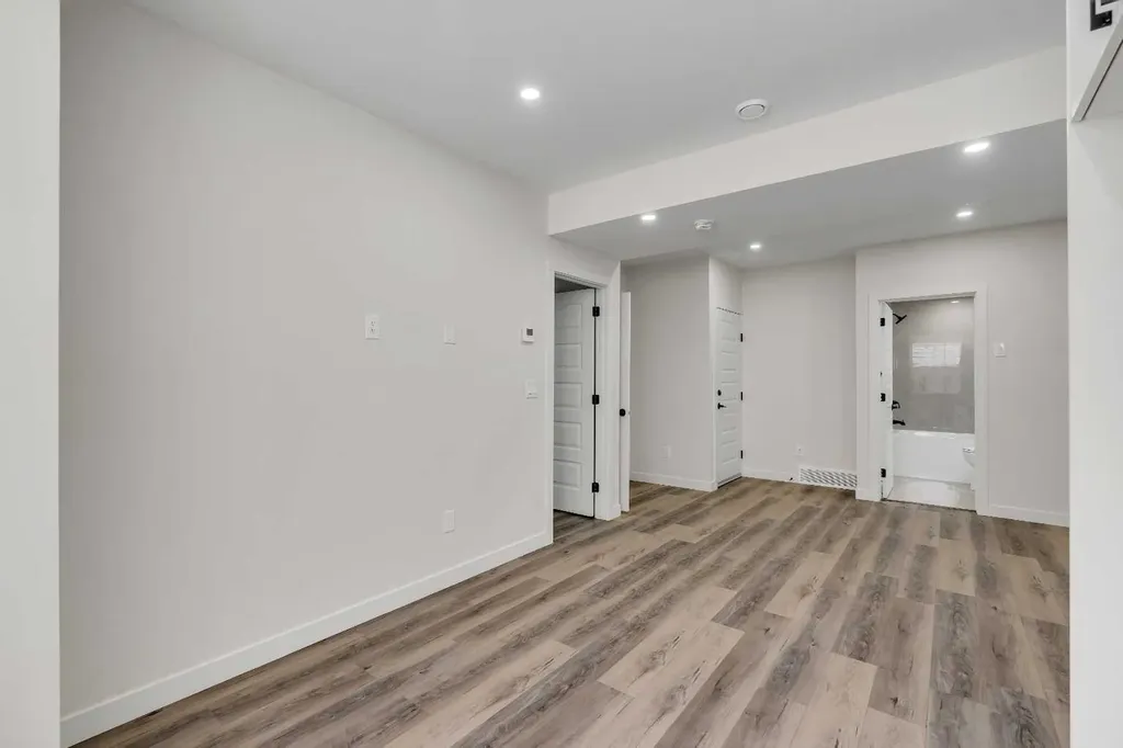 48 Lucas Passage NW Calgary AB T3P 2E3