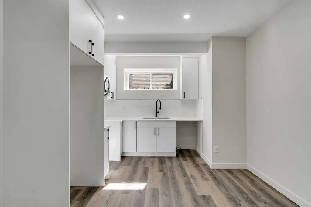 48 Lucas Passage NW Calgary AB T3P 2E3