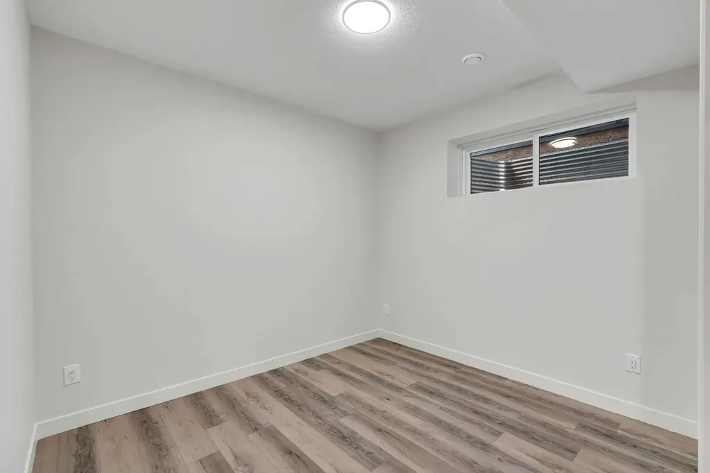 48 Lucas Passage NW Calgary AB T3P 2E3