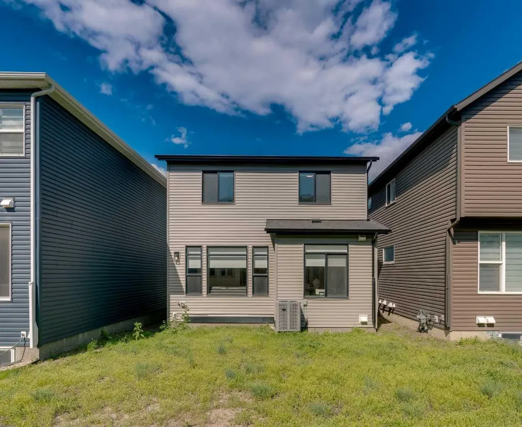 48 Lucas Passage NW Calgary AB T3P 2E3
